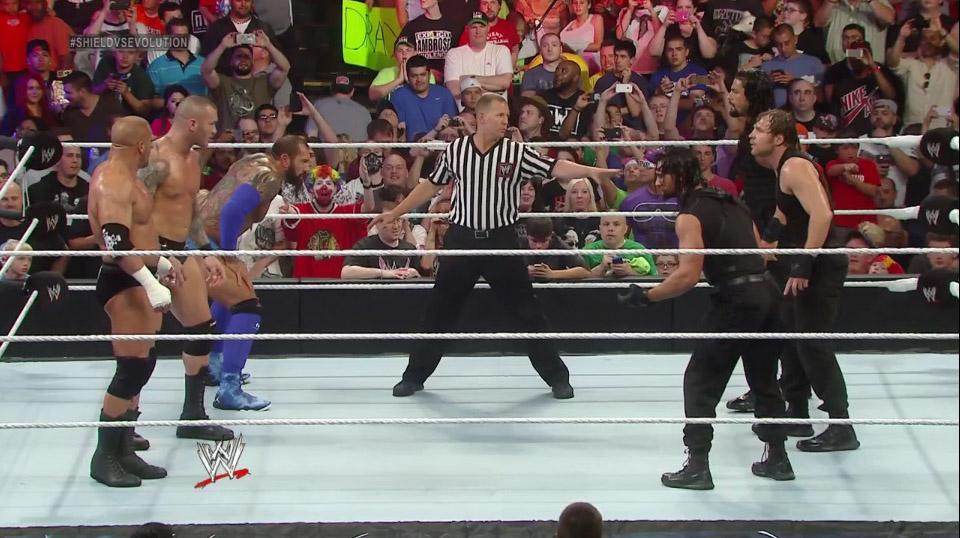 HashtagChris's tweet photo. Nochmal #WWEPayback 2014 samt diesem -für mich- epischen Moment geniessen! #WWENetwork #ShieldVsEvolution #maxxWWE http://t.co/DonXm9Soha