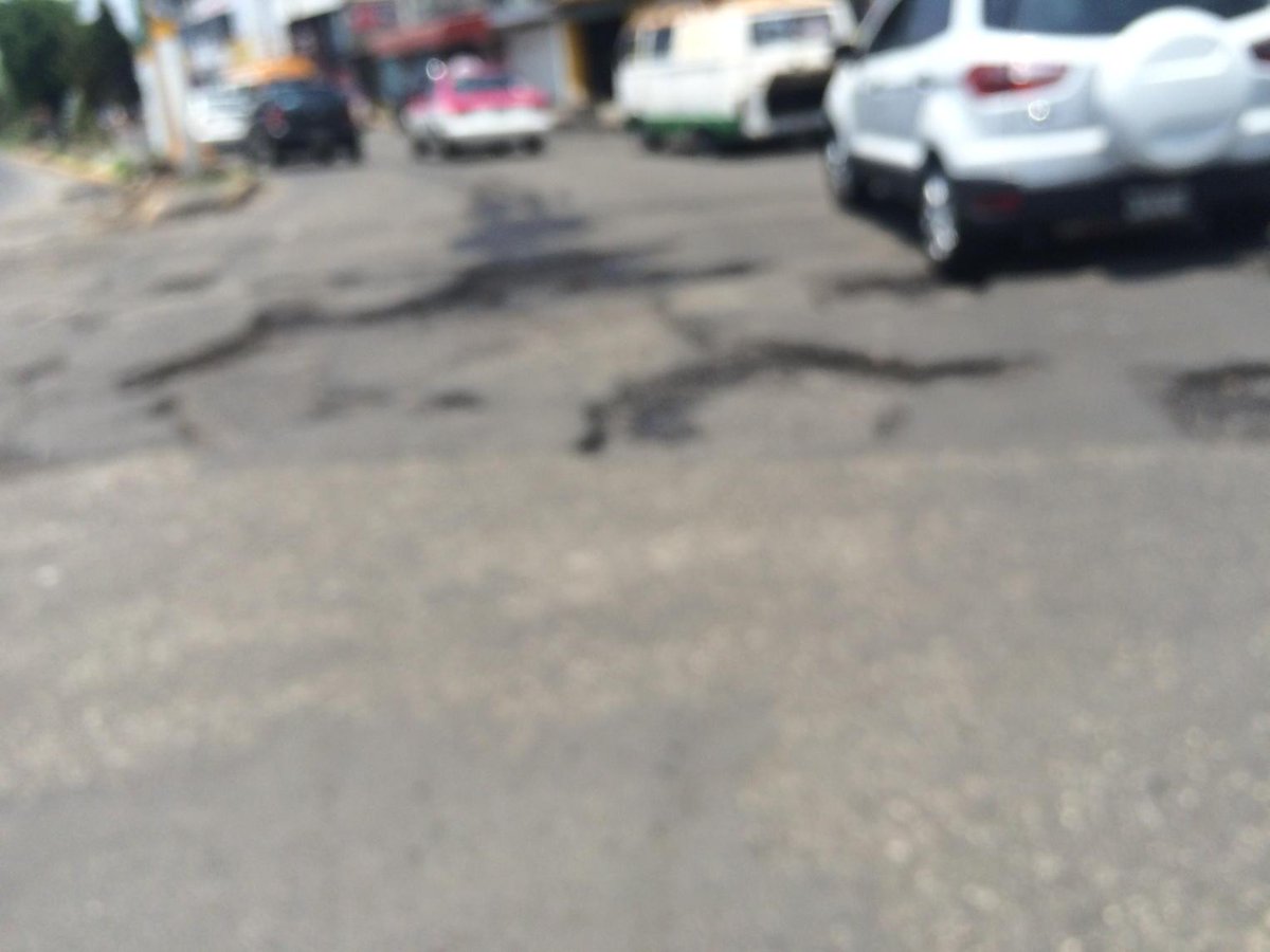 zonaradioneza's tweet photo. @JuanZepeda_ tremendos baches en Av Carmelo Pérez y Av. Texcoco, urge que los arreglen, gracias @Nezatel @GobNeza http://t.co/IC4E4qJR8n
