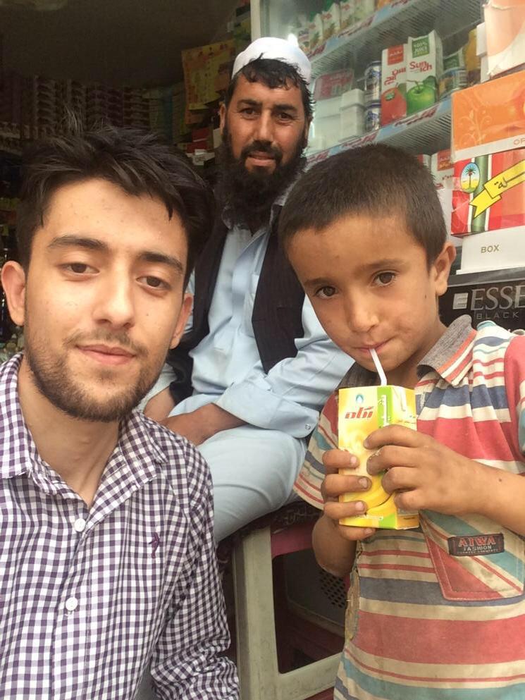 ShafiNaqiJamie's tweet photo. Introducing @CombatJourno weekly #SimpleAndInteresting. A war correspondent Army vet. Loves #Fun #Humans & #Animals http://t.co/GuwfhSfDSV