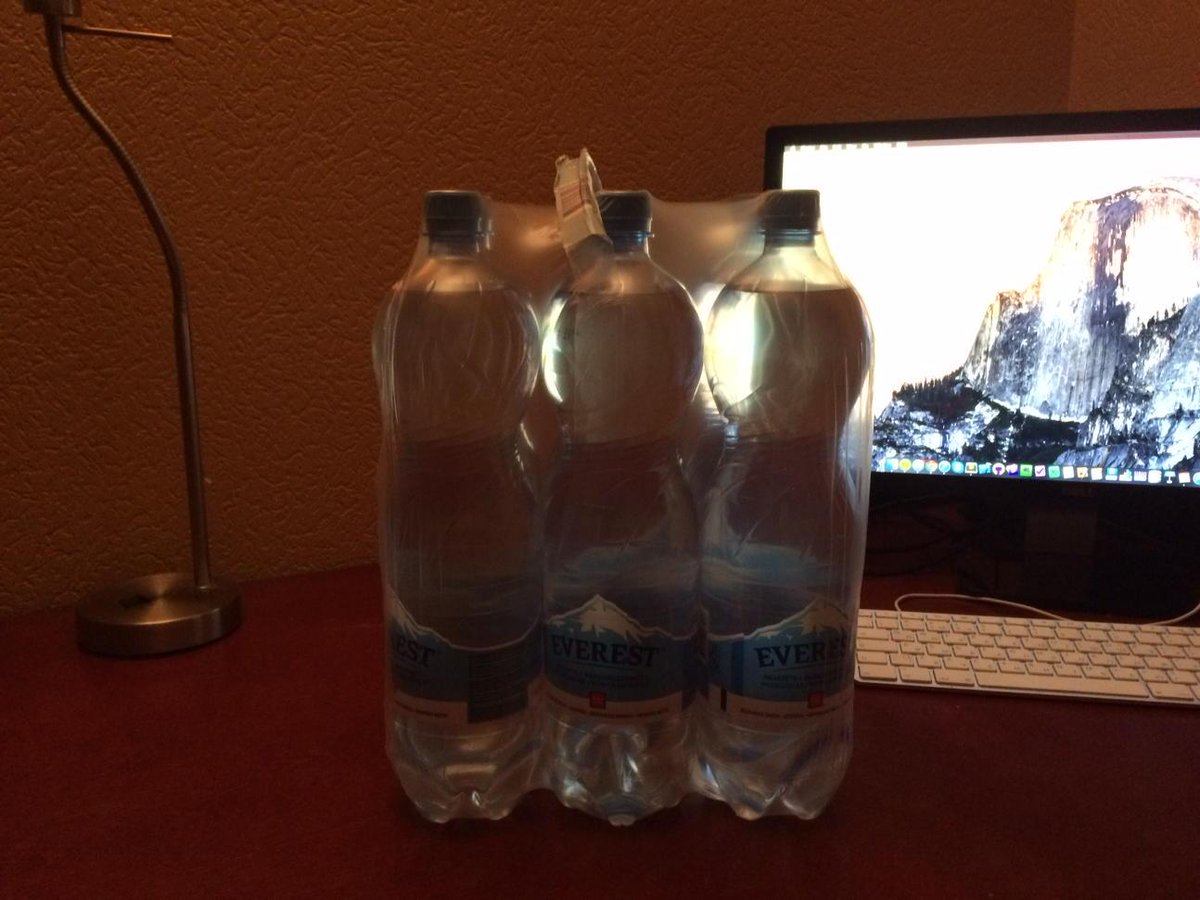 SundaySkaters's tweet photo. Bottle of water a day challenge begin http://t.co/TTcxgPysAv