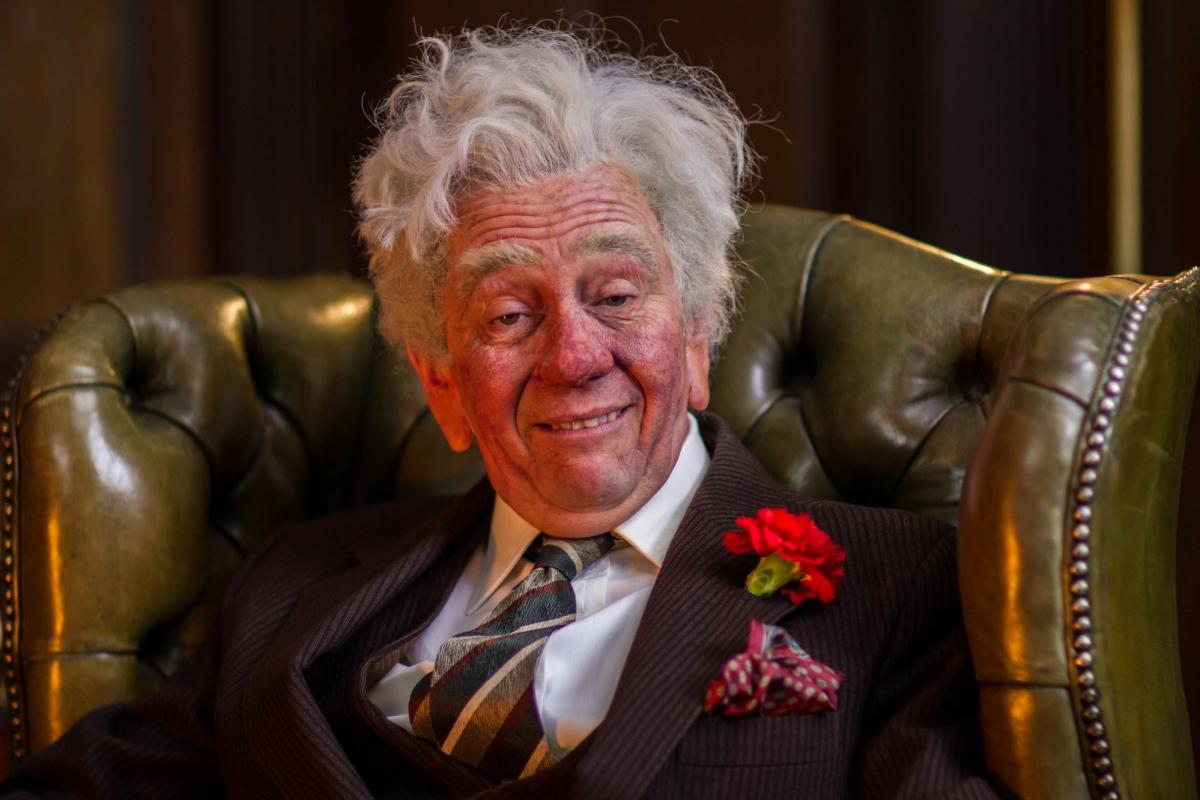 We wish a very happy birthday today to sketch show legend Paul Whitehouse. 
