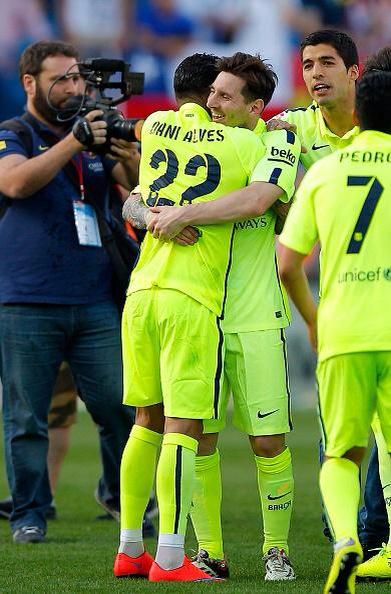 SBIMedan_'s tweet photo. Gak peduli fans tetangga ngomong apa, yang penting KITA JUARA LAEE!!! VISCA BARCA HORAS MEDAN!!! #Campeones23 http://t.co/RYoMBwY8LU