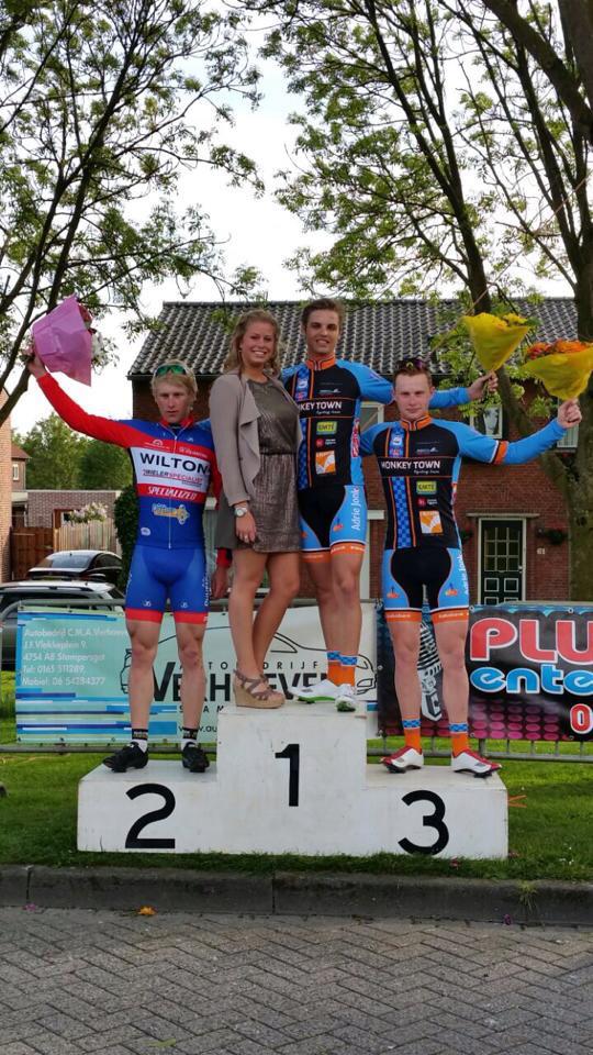 Het wordt wat 'gewoon' maar vandaag wint @Thierrybouck14 het critirium van Stampersgat. Gefeliciteerd!