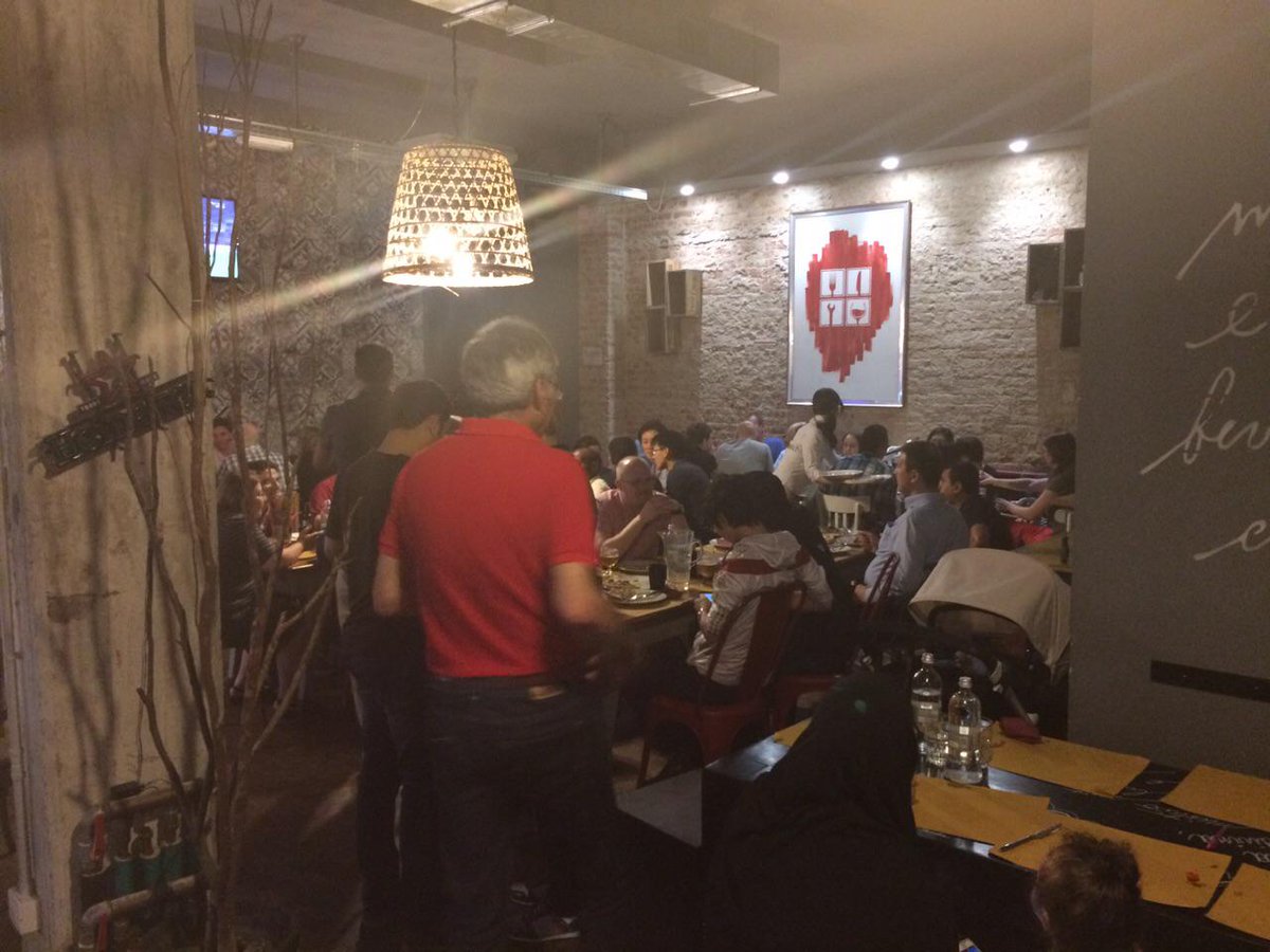 EMDM_disaster's tweet photo. #emdm2015 pizza dinner @officinegenerali!!  http://t.co/te8lXGspCc http://t.co/iyFfH3FFlj http://t.co/R2kawvnLnQ