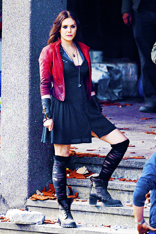 Looking For A Descriptive Wanda Maximoff To Ship ScarletHunter With. 

Must Be Descriptive &amp; Non-Multi

Please RT