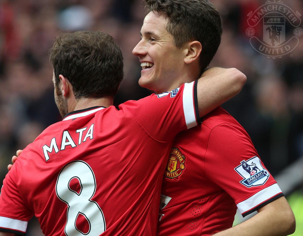 HT: United 1 Arsenal 0. The Reds deservedly lead at the break thanks to Herrera's expert finish. #mufclive
