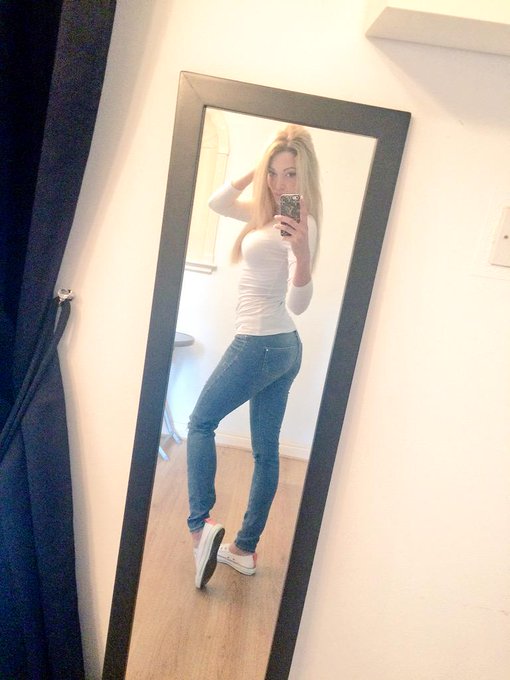 Mirror mirror.. I'm off out for dinner 😋 http://t.co/YNFkbwRdCh<a href="/tag/glasgow"class="tags"><span>#glasgow</span></a>