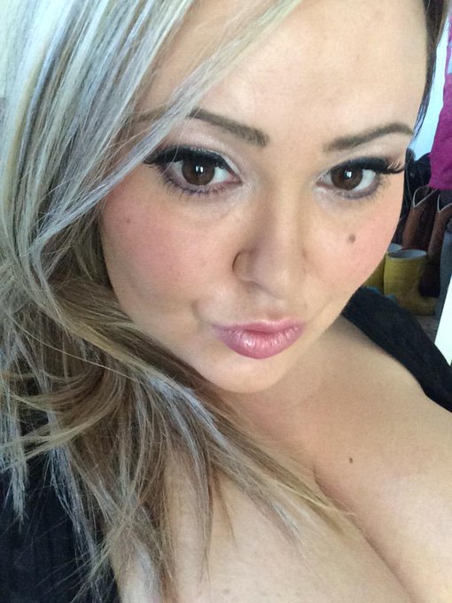 Yay 18k followers!!! Love my fans http://t.co/odaxTKgPm9<a href="/tag/thebachelor"class="tags"><span>#thebachelor</span></a>