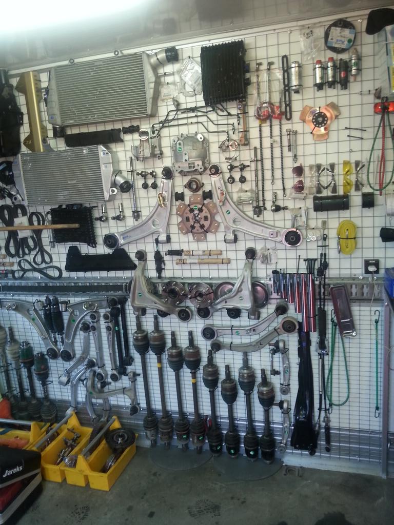 Anda Neikšāna Dynamic Sport mehāniķis Gunča ir īpaši pacenties un sakārtojis savu "ofisu" :)