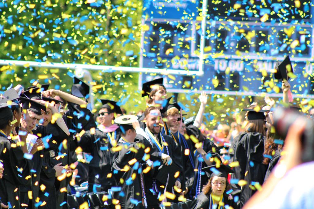 IthacaCollege's tweet photo. Congratulations to the great Class of 2015!! 🎓🎉 #ICgrads http://t.co/aisDkizJwY