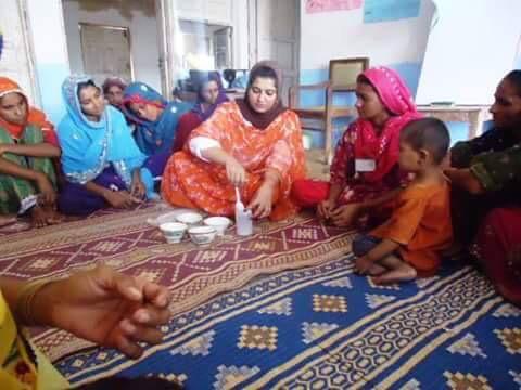 buriroGM's tweet image. Lady Veterinary Officer giving training in a Village under #BBSYDP (Live Stock Department GOS) #WomenEmpowerment #PPP