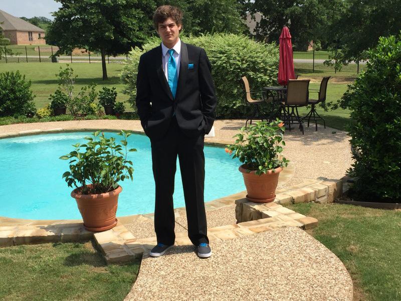 sthac58's tweet photo. Before prom http://t.co/2JWdzWuiwc