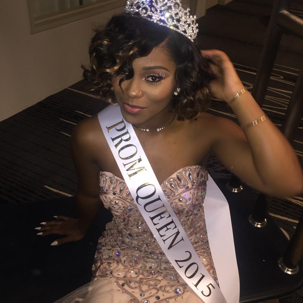 president_neek's tweet photo. From a princess to the queen πΈπ½ #MiramarProm2k15 #promqueen2k15 @prompics_2015 http://t.co/lUxhxGuhcB