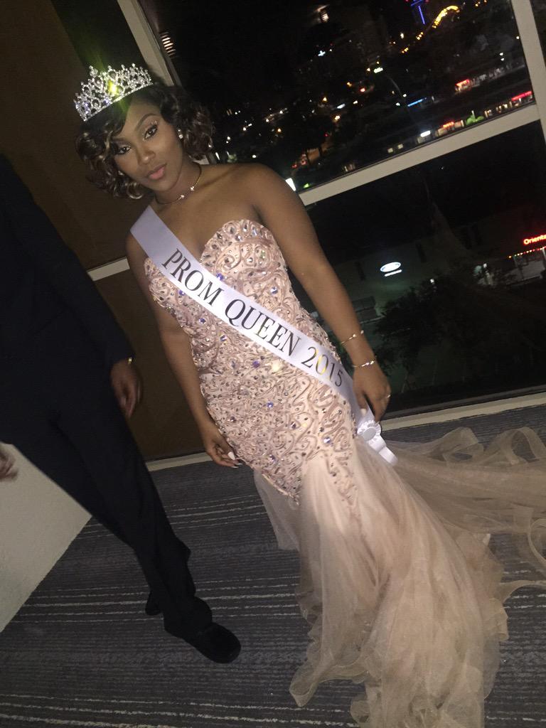 president_neek's tweet photo. From a princess to the queen πΈπ½ #MiramarProm2k15 #promqueen2k15 @prompics_2015 http://t.co/lUxhxGuhcB
