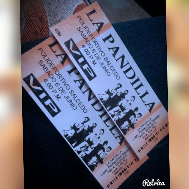 Fanslapandilla's tweet photo. Wow !😍ya algunas fanáticas están #Ready para el 6 de junio en el polideportivo en Salcedo 👌 http://t.co/d2UgYvcCXw