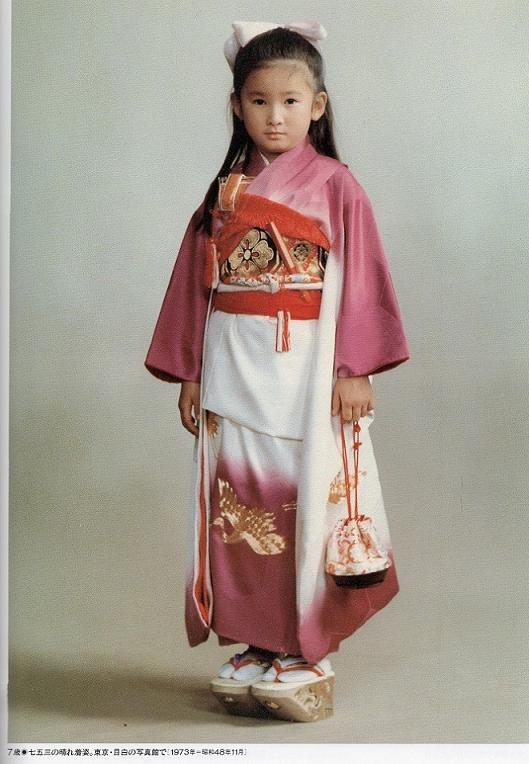 ありせ 有瀬 Subaru7kirara Kazimierzmicana Gt Gt かわいそうなのは 雅子様の 七五三 だって写真がないもの お祝いをしなかったのではないかな 双子の妹さんと撮影した振袖写真は着付けも裄も短く 気の毒 皇室の闇 小和田雅子