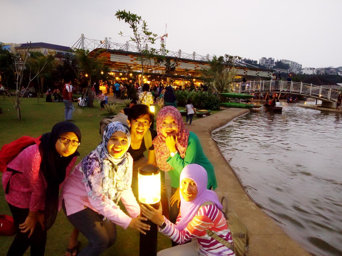 _puttrii's tweet photo. 160515 happy saturday #pasarahpoong #ecopark #sentul http://t.co/6DNTHkKJ1Q
