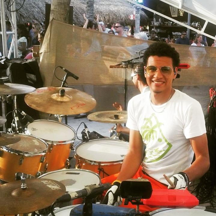 KennethR_KY3's tweet photo. Yesterday was crazy yeeeeeaaaah!!! At Jan thiel beach, Zanzibar. Curaçao @ShowBandKY3 @KennethR_KY3 http://t.co/SFeTOYAKX5