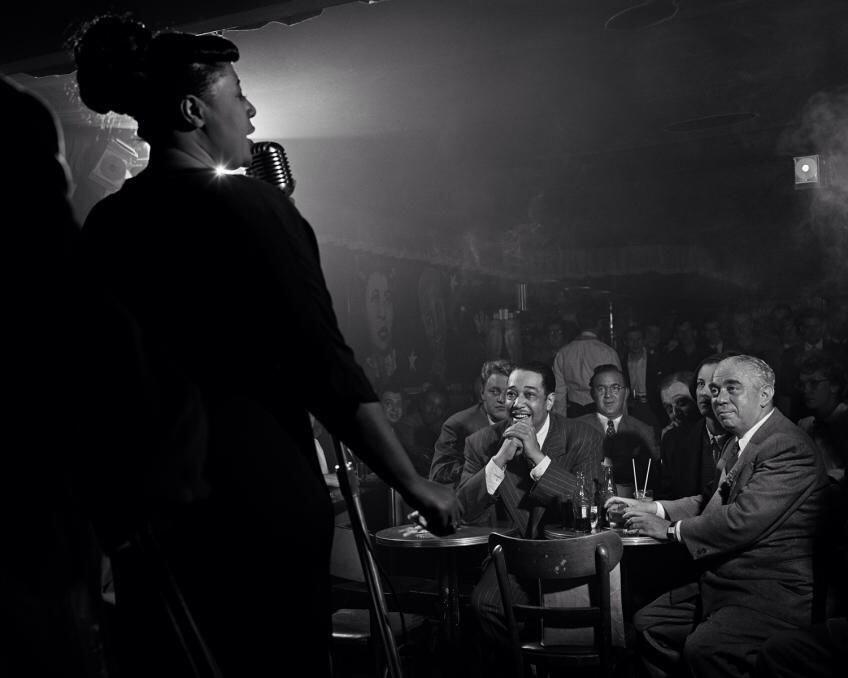 SheriBiesen's tweet photo. Beautiful #noir shot. Ella Fitzgerald wows Duke Ellington, Benny Goodman &amp; Richard Rodgers at the Downbeat Club in New York City #HermanLeonard https://t.co/YUiSWnXTsp https://t.co/VaX2T8x62f #Ella #DukeEllington #jazz #filmnoir #NYC #music #film #mood #EllaFitzgerald #sundayvibe