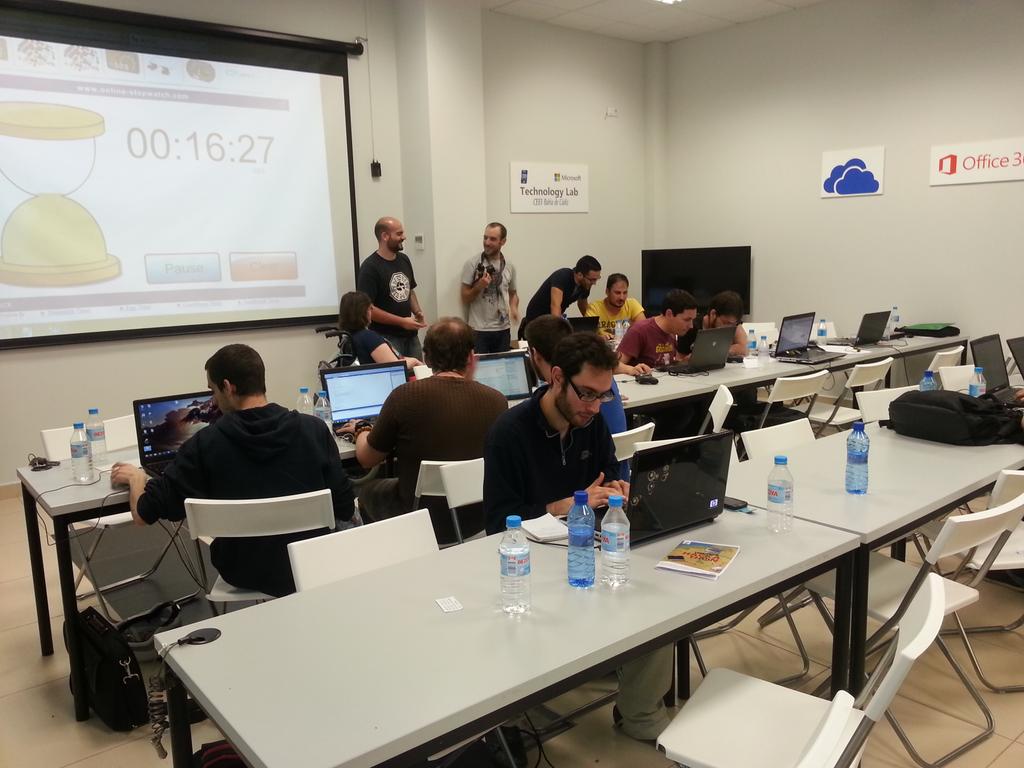 copsula's tweet photo. Copsula en la Game Jam de Cadiz
#w10gamejamcadiz
#copsula http://t.co/uMzbaLADNS