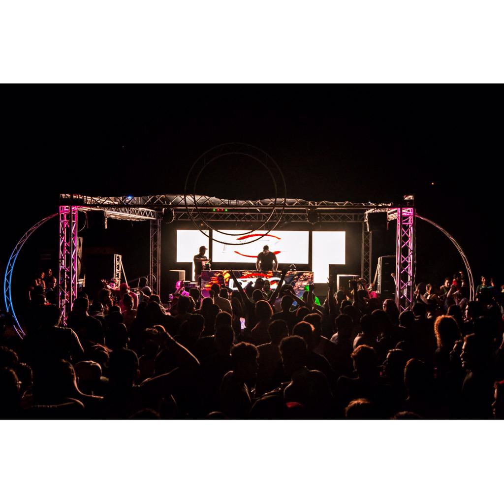 OfficialDaNo's tweet photo. Gracias PANAMA!!! Had an amazing time last night! 

RT

📷 @bebichurch http://t.co/VwQCaF6B20