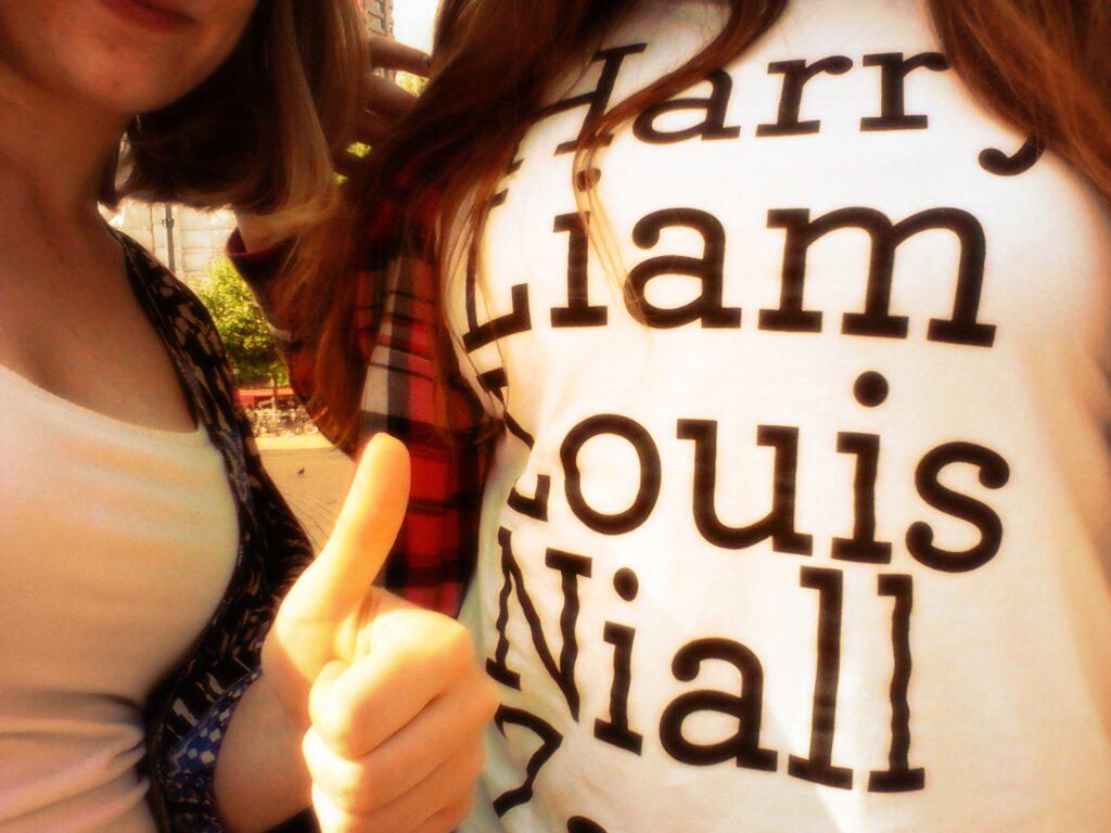 JunaBaerchen's tweet photo. #ProjectNoControlGermany wir waren nur zwei Leute in Mainz... Dafür haben wir Keith dabei gehabt ;) @German1DTeam http://t.co/vjf3rwOkKG