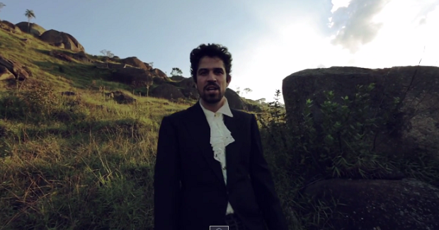 tmdqa's tweet photo. Vespas Mandarinas lançou clipe para "O Vício e o Verso" > http://t.co/LeChLjvZ8x http://t.co/ReleBKfleF
