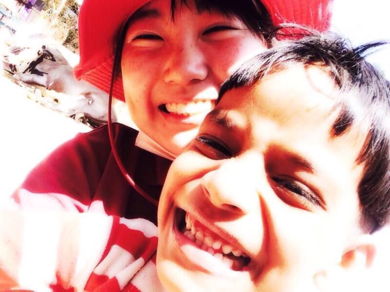 indiagv2015's tweet photo. 【ベストショット企画📷】 
今日は、見た目はヤンキー中身は好青年、しゅう 編です😍

タイトル:最高の笑顔。

理由:現地の子供との距離が縮まった瞬間をとらえたショット📷 http://t.co/UIFD1kUoeQ