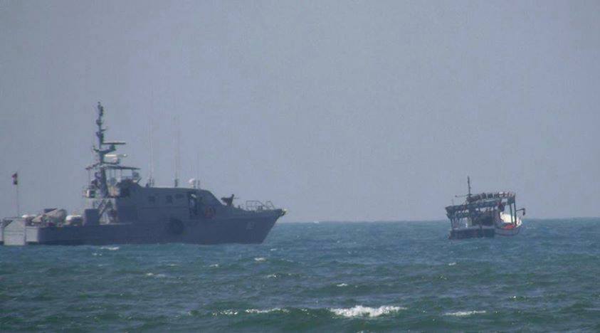 AbbsWinston's tweet photo. #Egyptian Govt is a #Zionist Puppet 1
Egyptian gunboat entered waters of Rafah, #Gaza chased Palestinian fishing boat http://t.co/SxA0BMzegc