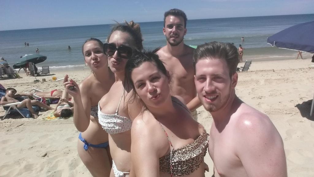 mariiabs2's tweet photo. Primer dia de playa 2015!! #BuenasTardesss @TamariitaRS  @Juanlu_Yeah  #HermanayCuñao!!! http://t.co/DE0FQgUCr0