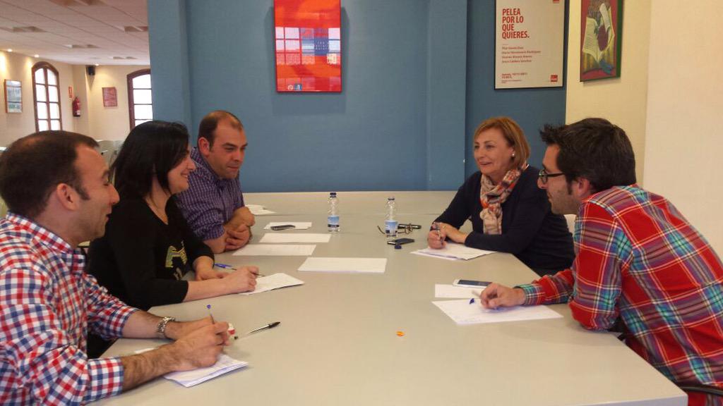 mariviaviles's tweet photo. Trabajando con mi equipo en la recta final de la campana. MM http://t.co/3CgmssEDc4