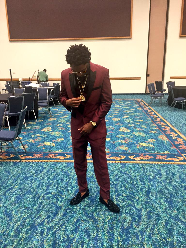 slug7911's tweet photo. π#MiramarProm2015 http://t.co/rknbuGKSlm