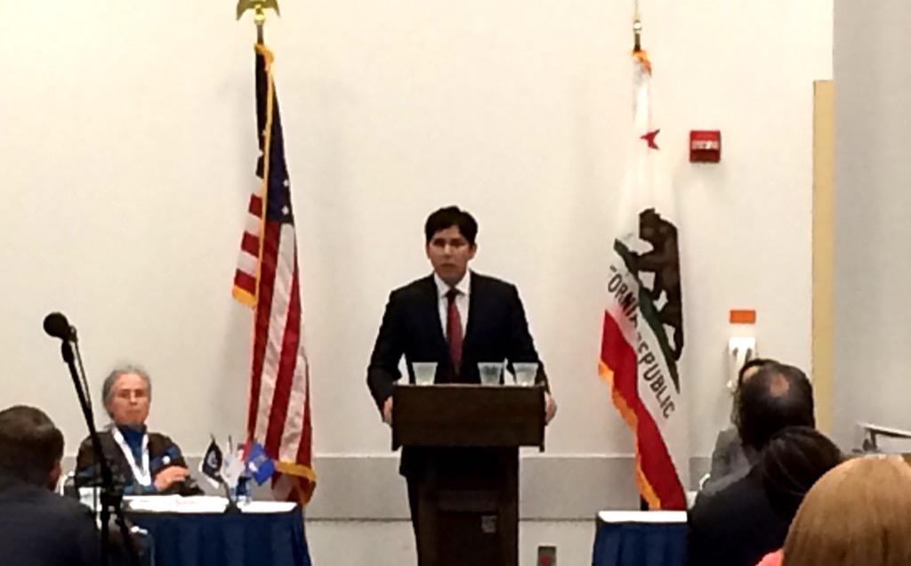 CDPVeterans's tweet photo. Thank you Sen Pres @CAproTem @KdeLeon for your support for #Veterans! #CADem2015 #Leadership #CDPVeterans http://t.co/ToG2lhDvnV
