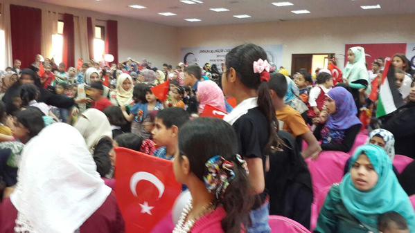 CansuyuDernegi's tweet photo. Gazze'de Cansuyu tarafından yaptırılan Necmettin Erbakan Yetim Merkezi Diyanet  İşl. Bşk. Görmez tarafından açıldı. http://t.co/nBQy1TqhNl