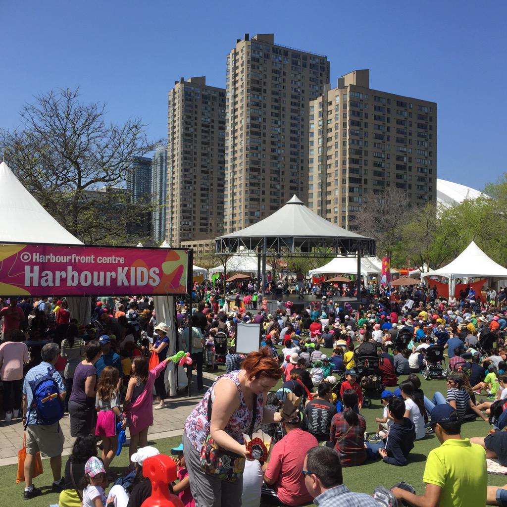 ZGCircus's tweet photo. We're having a blast at #TOCircusFest - great turn out at @HarbourfrontTO! http://t.co/c2VEjHB4D3