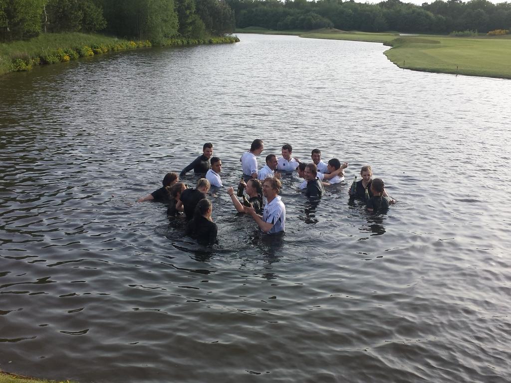 GolfersMagazine's tweet photo. Kampioenen!!!! @deNoordwijkse @golfDLV http://t.co/Kk2X2whONR