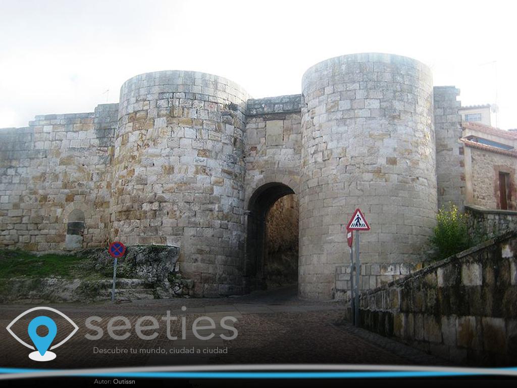 SeetiesApp's tweet image. Esta puerta forma parte de la muralla de Zamora. ¿Podéis decirnos alguno de los nombres por los que se le conoce?