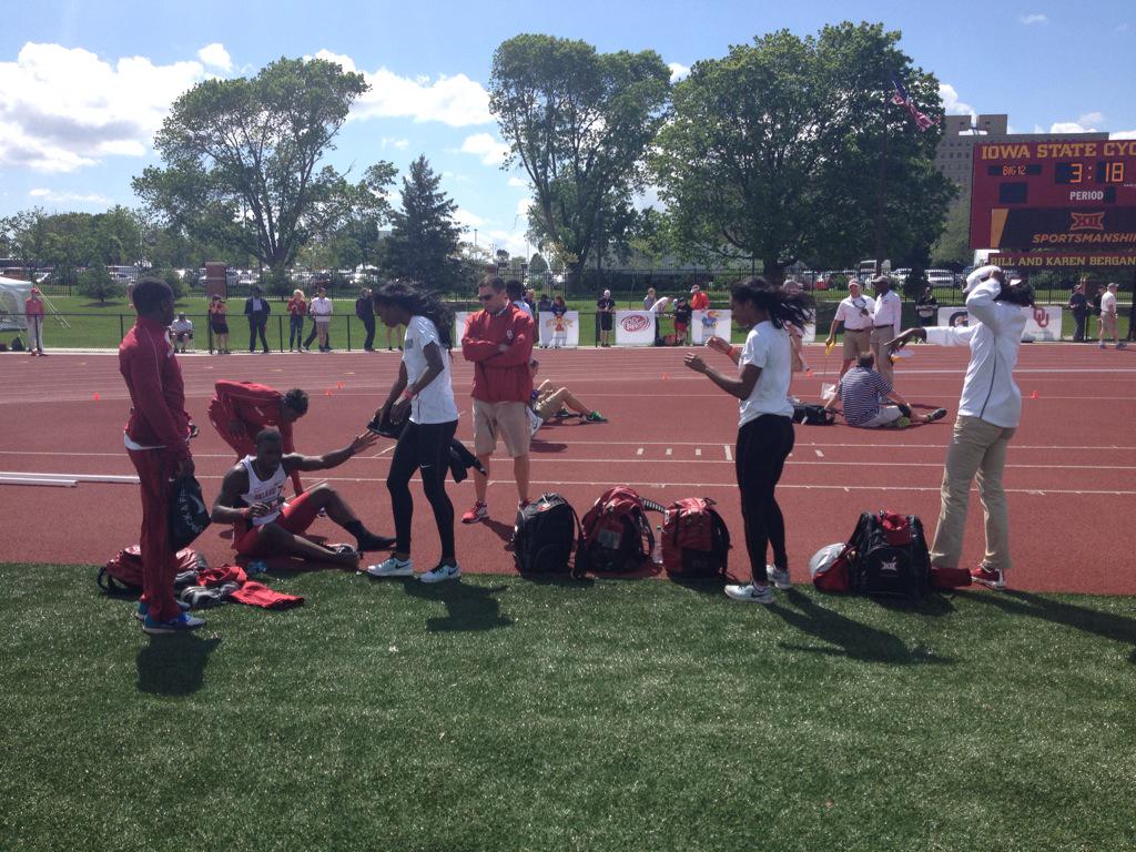 OU_Track's tweet image. Sooner sprint squad rests and recoups between events. #SoonerProud @CoachKevinTyler @TAJharvey