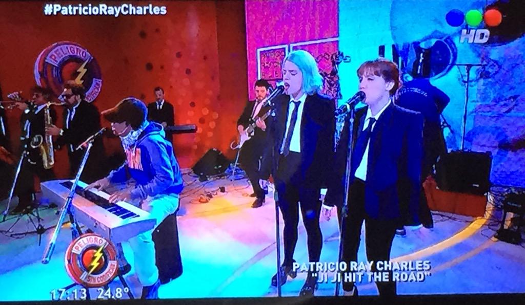 MarielaBagnato's tweet photo. Viendo junto a @Julianlanzi a la sirena @sofideagua en @SinCodificarTV #patricioraycharles @telefecom 👏🏻👏🏻👏🏻 http://t.co/pSLjJCGTXj