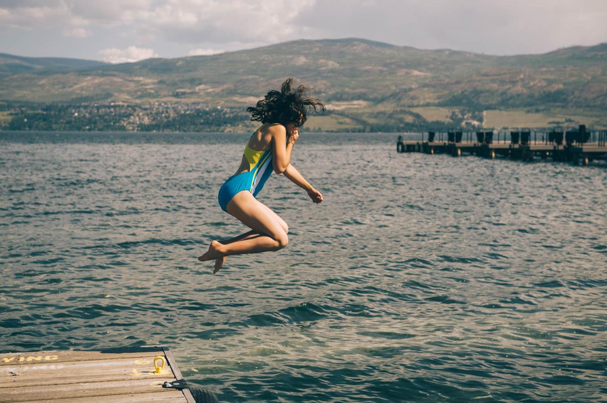 Lake #Okanagan is still cold, but we love it!
#wildandfreekids #vanlife
roaditup.com/blog/2015/5/12…