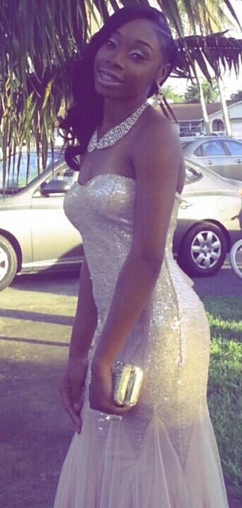 lilaa_dominique's tweet photo. #MiramarProm2015 http://t.co/sRi0XPg4LG