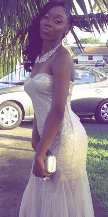 lilaa_dominique's tweet photo. #MiramarProm2015 http://t.co/sRi0XPg4LG