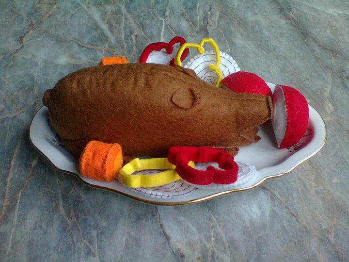 HandmadeLT's tweet image. #SundayRoast time! Yum 🍗 handmadelithuania.ch/shop/felt-roas…