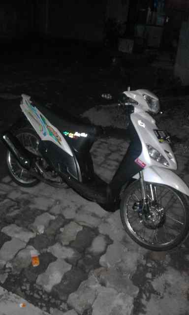 aprillians_a's tweet photo. White http://t.co/4bgVwRvrX9