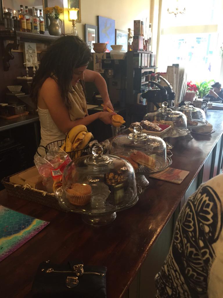 ReturnOfDeeO's tweet photo. Only the freshest lemonade for #lorettas2015 (as there's a LLQ about 90 minutes away haha). http://t.co/Nmon3ckCLY