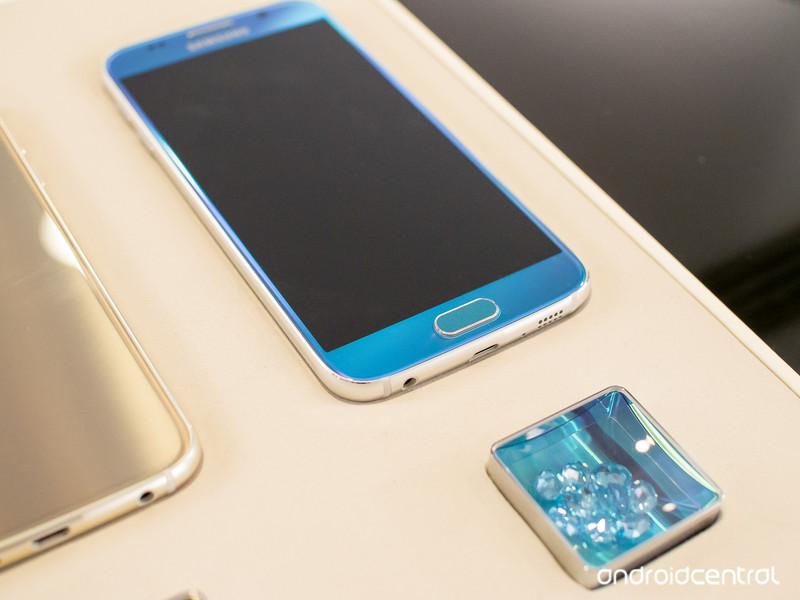androidcentral's tweet photo. Samsung's Blue Topaz and Emerald Green Galaxy S6 finally seeing the light of day http://t.co/koZKoxd5KG #android http://t.co/dW2MRHvwdy