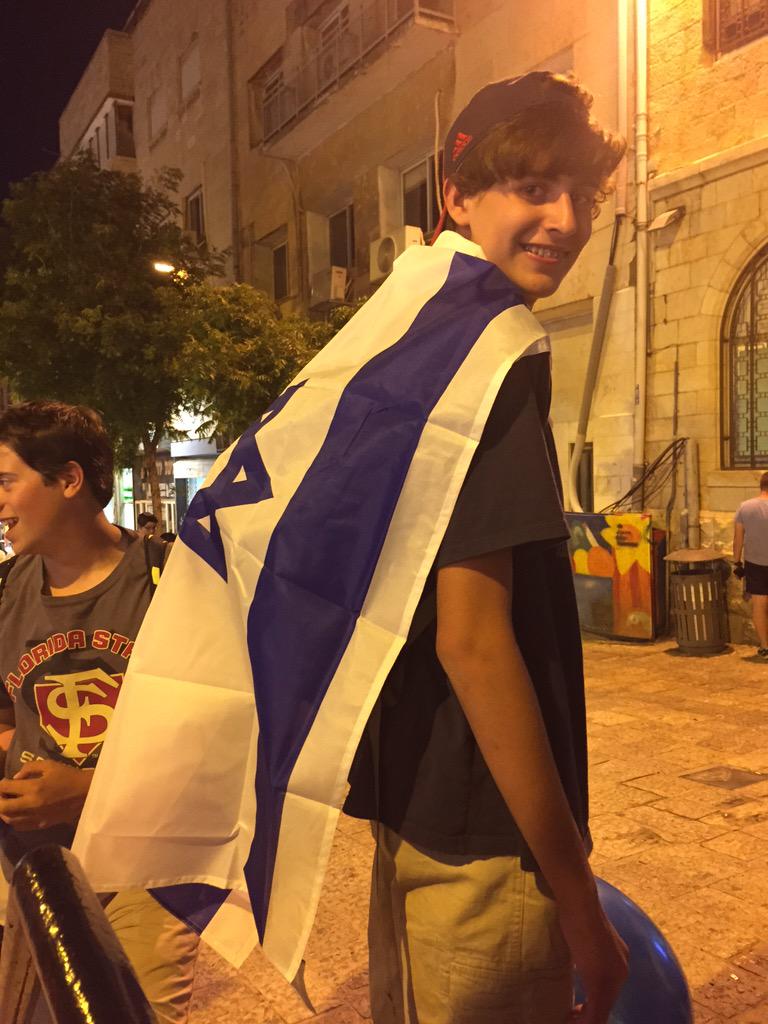 orna_willis's tweet photo. At Ben yehoda st #davis8 http://t.co/uMsrLuAkUa