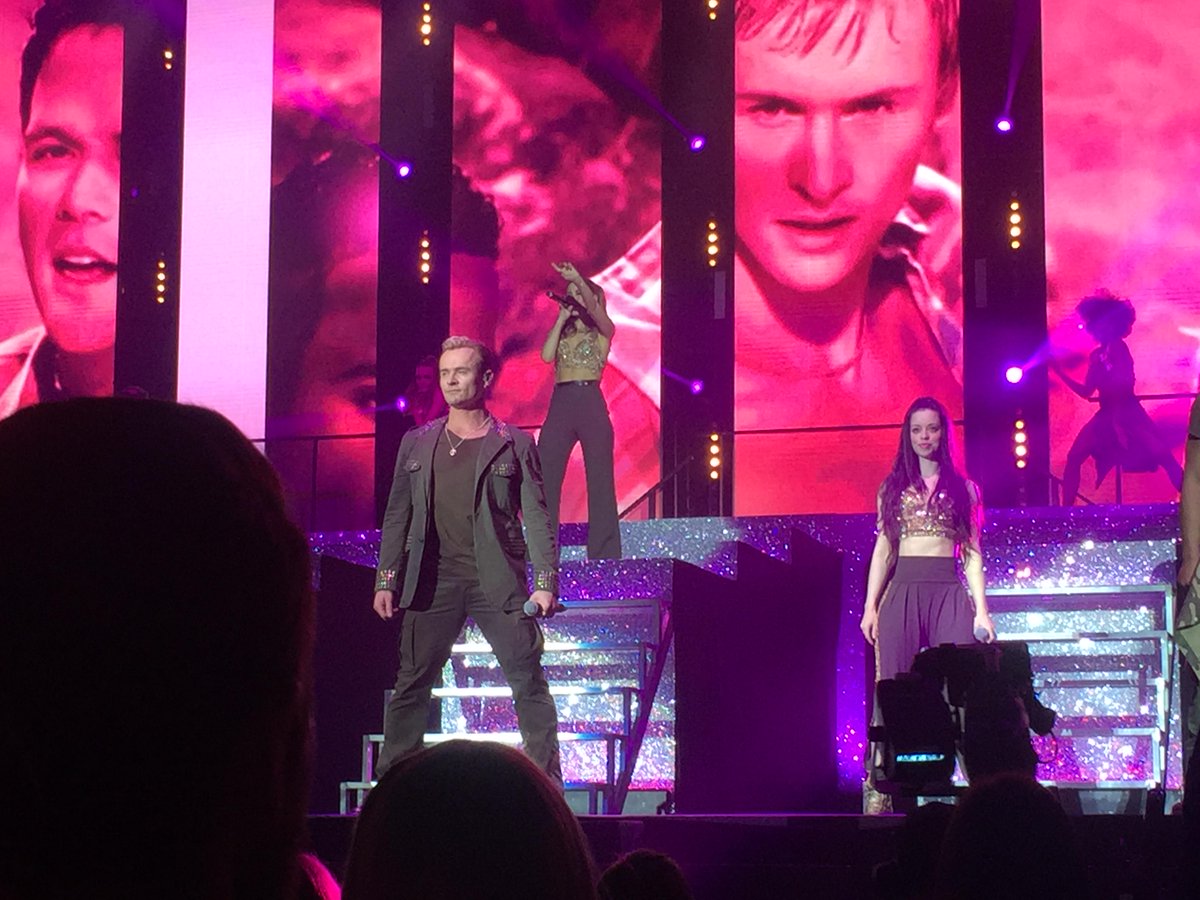 AutographsBelg's tweet photo. @JonLee321 Thank you, for the amazing performance! We enjoyed every minute of it! #WhatAShow #WhatAMen http://t.co/lgXSZWQ1sL