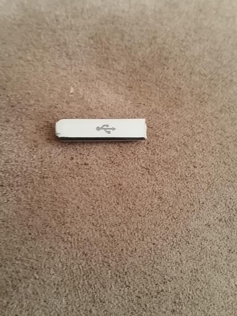 daytonzac's tweet image. #SamsungHELP
Thanks for a charging cover.
Lasted about 2 weeks of normal use. 
Next time, try making it unbreakable.