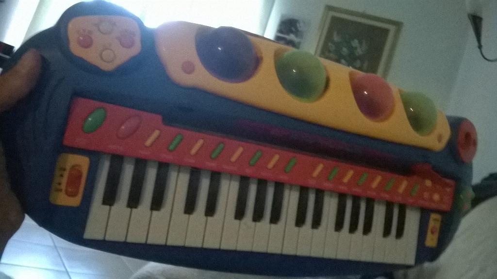 DavidInsane_'s tweet photo. #Yeeeeehhh nuovo sintetizzatore in #studio !!! Nuovo modello della #roland .... 😁😁😁 ahahhahah http://t.co/KSR18CcYKP